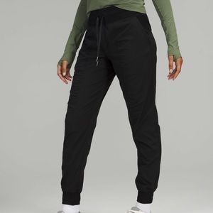 Lululemon Dance Studio Joggers. Sz 6.